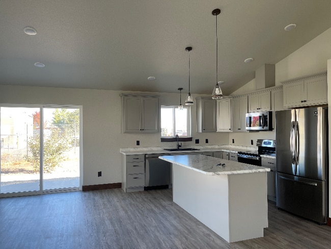 127 One Wy Lp in Hamilton, MT - Building Photo - Building Photo