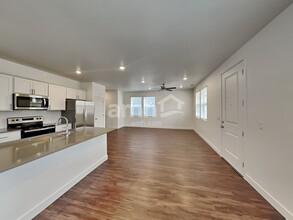 4910 87th Ave NE in Marysville, WA - Foto de edificio - Building Photo
