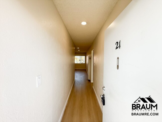 4636 Laurel Canyon Blvd in Los Angeles, CA - Building Photo - Building Photo