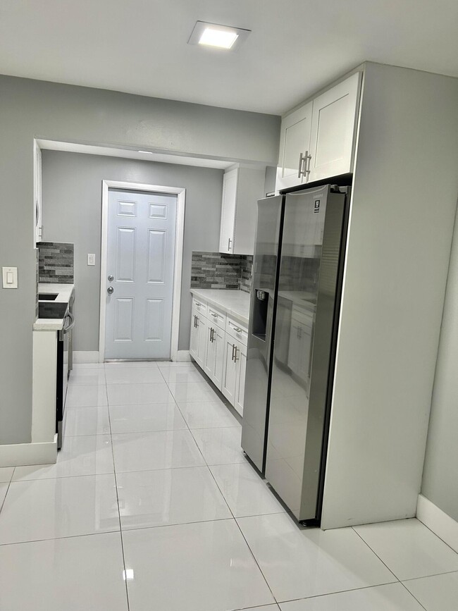 721 NE 6th St in Hallandale Beach, FL - Building Photo - Building Photo