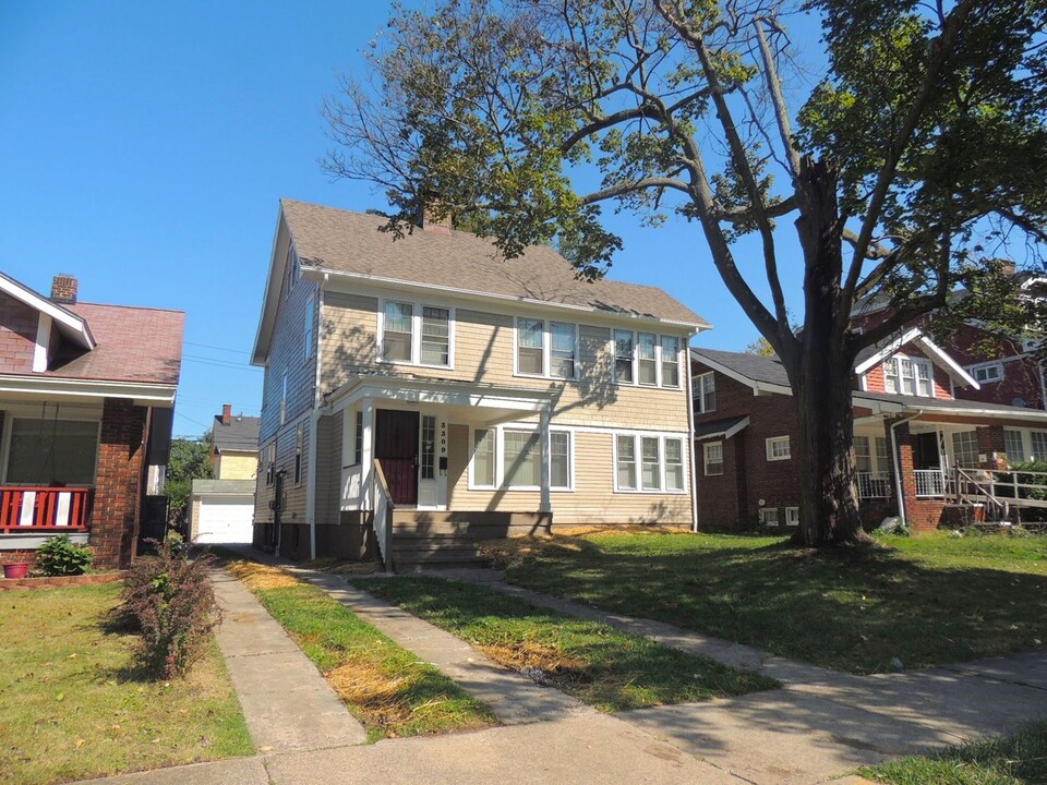 3309 Cedarbrook Rd in Cleveland Heights, OH - Building Photo