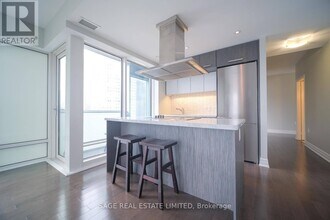 8 The Esplanade in Toronto, ON - Building Photo - Building Photo