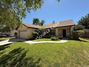 44249 Halcom Ave in Lancaster, CA - Building Photo - Building Photo