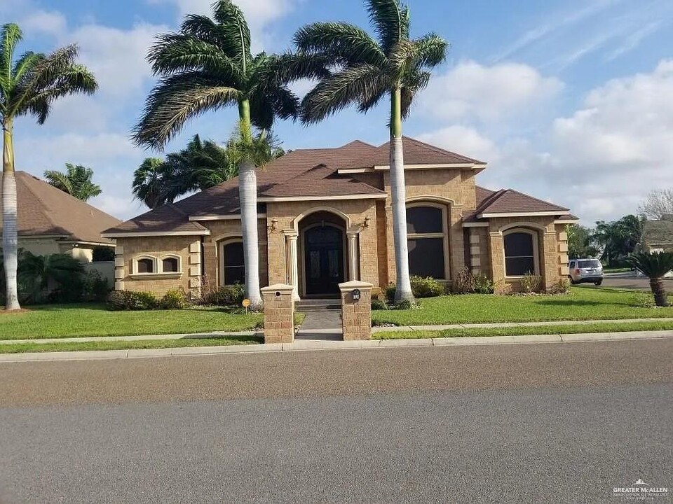 1911 Audrey Dr in Mission, TX - Foto de edificio