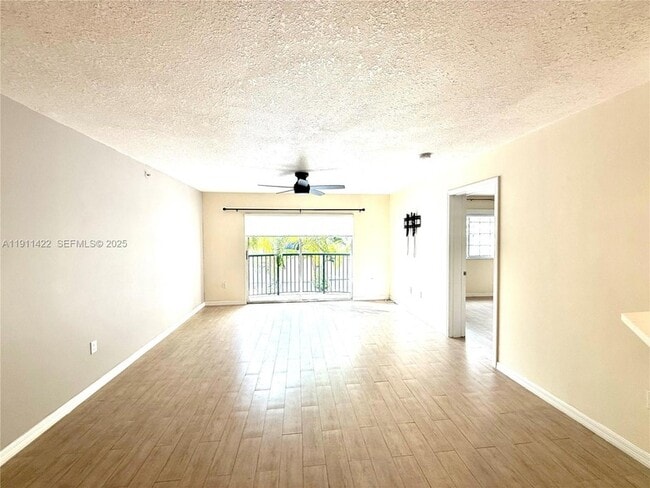 2039 SE 10th Ave, Unit 5035 in Fort Lauderdale, FL - Foto de edificio - Building Photo