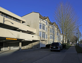 Broadway Gardens in Vancouver, BC - Building Photo - Building Photo