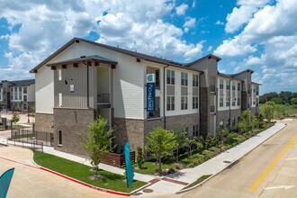 Birchway Denton (TX) in Denton, TX - Foto de edificio - Building Photo