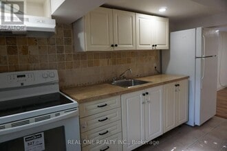 215 Poyntz Ave in Toronto, ON - Building Photo - Building Photo