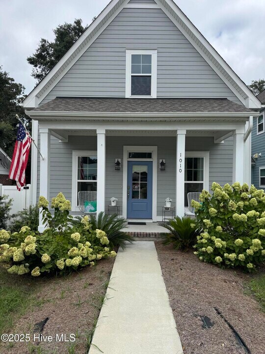 1010 N Caswell Ave in Southport, NC - Building Photo