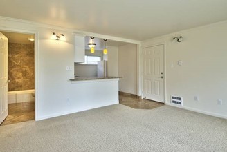 WW&S Apartments in Kirkland, WA - Building Photo - Interior Photo