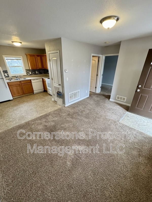 8290 Center Dr in De Soto, KS - Building Photo - Building Photo