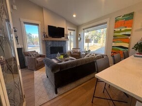 1978 NW Fields St in Bend, OR - Building Photo - Building Photo