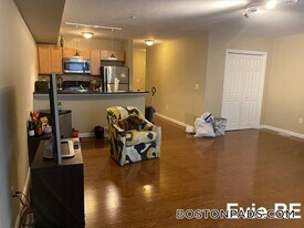 51 Chelsea St in Boston, MA - Building Photo