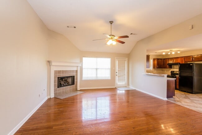 7744 Shadow Glen Ln in Arlington, TN - Foto de edificio - Building Photo