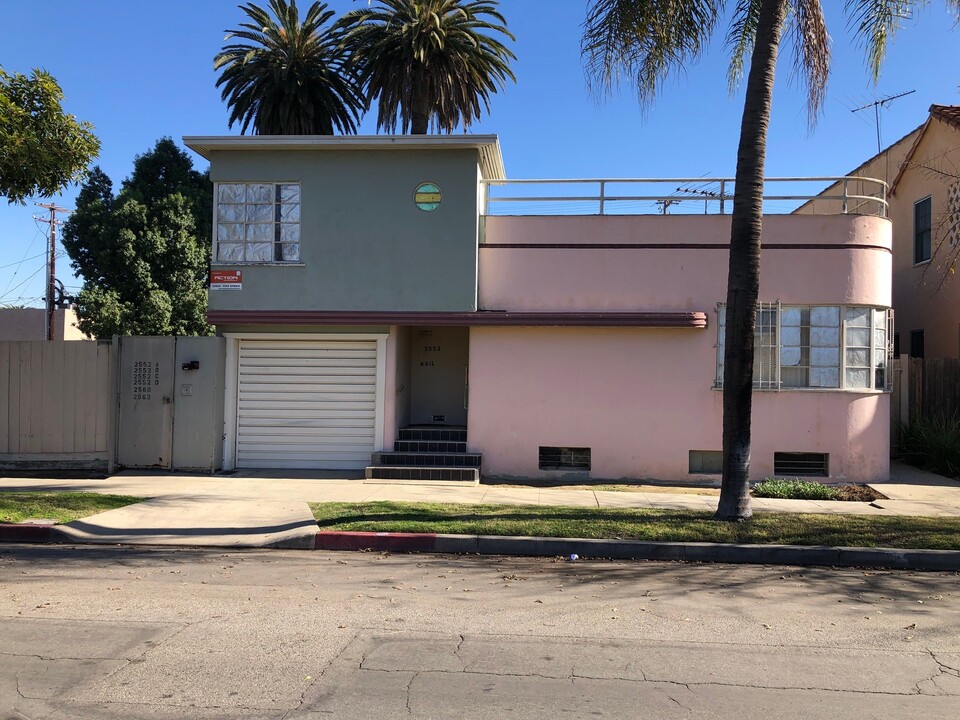 2552-2560 Cedar Ave in Long Beach, CA - Building Photo