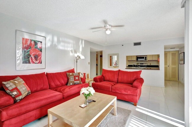 1915 Lavers Cir in Delray Beach, FL - Building Photo - Building Photo