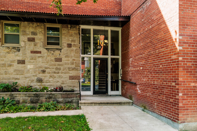 14 Weredale Park Rue in Westmount, QC - Building Photo - Building Photo