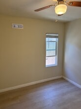 7860 Port Royale Dr, Unit 2 in San Diego, CA - Building Photo - Building Photo