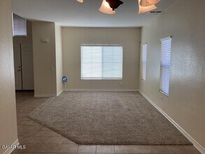 42846 21st St W in Lancaster, CA - Building Photo - Building Photo