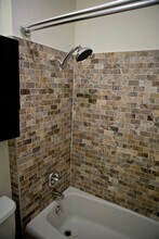 225 Buell St, Unit 2 in Madison, WI - Foto de edificio - Building Photo