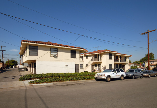 302 Margaret Ave in Los Angeles, CA - Building Photo - Building Photo