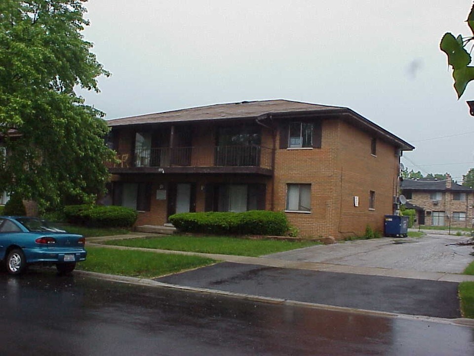 17719 Commercial Ave in Lansing, IL - Foto de edificio