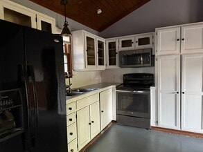 74 Live Oak St in Alvarado, TX - Foto de edificio - Building Photo