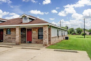 320 6th St in Hempstead, TX - Building Photo