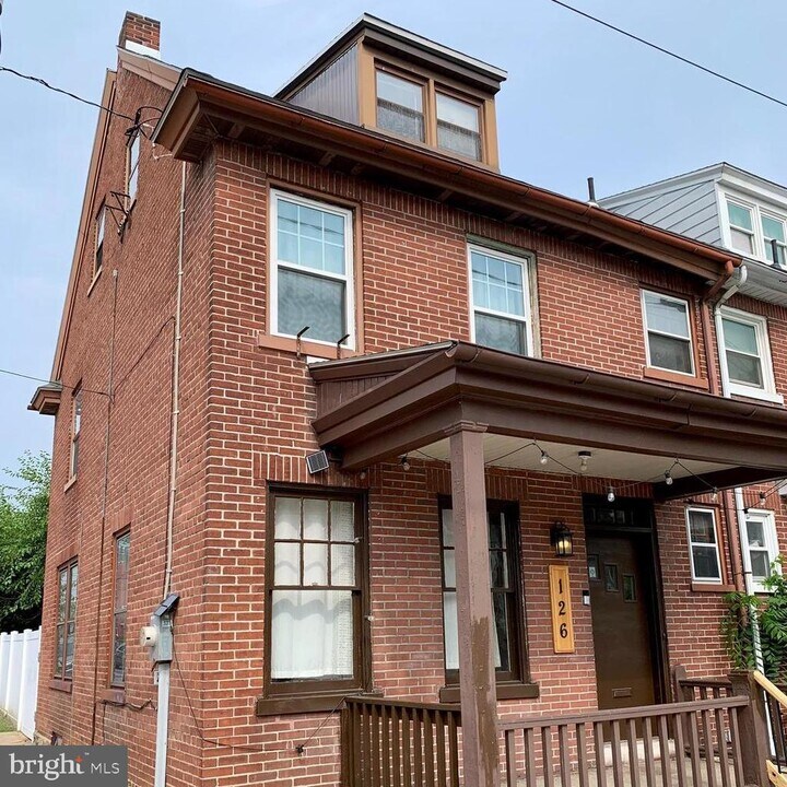 126 N Reservoir St in Lancaster, PA - Building Photo