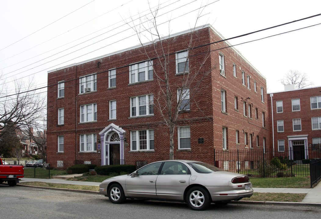 5061 1st St NW in Washington, DC - Building Photo