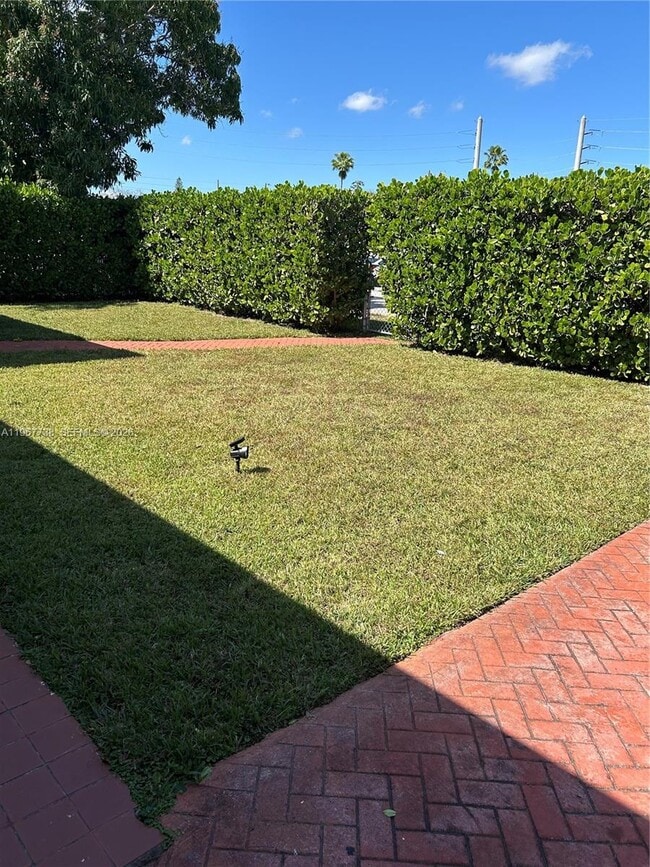 1560 NE 129th St in North Miami, FL - Building Photo - Building Photo