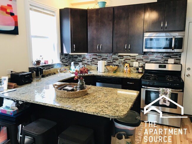 1622 N Fairfield Ave, Unit 1F