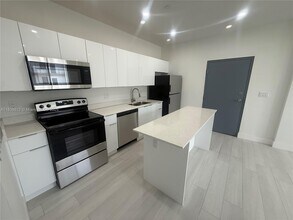 879 E 24th St in Hialeah, FL - Building Photo - Building Photo