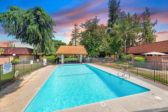 Monte Vista Apartments in Clovis, CA - Foto de edificio - Building Photo
