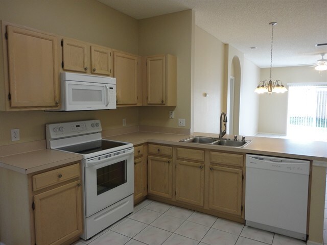 451 Sand Ridge Dr in Valrico, FL - Building Photo - Building Photo