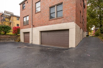 7535 Oxford Dr, Unit 1E in Clayton, MO - Foto de edificio - Building Photo