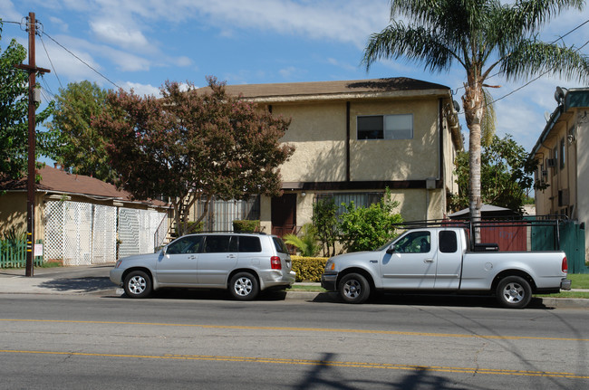 5928 Whitsett in Valley Village, CA - Foto de edificio - Building Photo