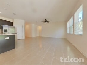 33658 Sky Blossom Cir, Unit D in Leesburg, FL - Building Photo - Building Photo