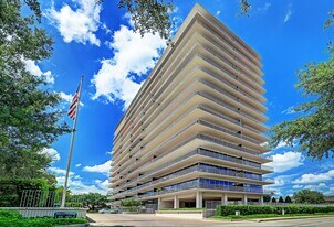 2200 Willowick Rd in Houston, TX - Building Photo