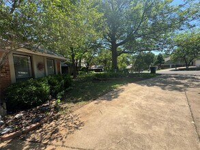 2301 Tredington Ct in Edmond, OK - Building Photo - Building Photo