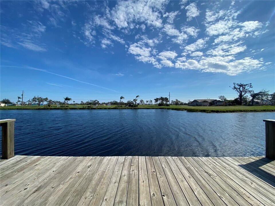 278 Boundary Blvd in Rotonda West, FL - Foto de edificio