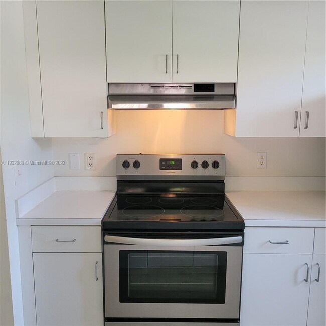 2071 Renaissance Blvd, Unit 202 in Miramar, FL - Building Photo - Building Photo