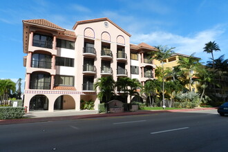 8816 Collins Ave, Unit 104 in Surfside, FL - Building Photo - Building Photo