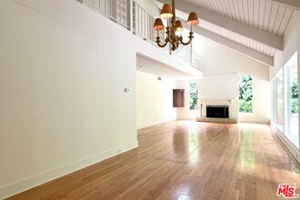 2325 Banyan Dr in Los Angeles, CA - Building Photo - Building Photo