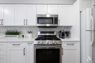 11110 E Cove Cir in Palos Hills, IL - Building Photo - Building Photo