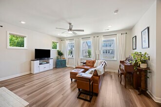 210 Winding River Dr in Johns Island, SC - Foto de edificio - Building Photo