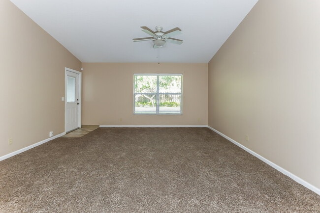 5141 Willow Pond Rd W in West Palm Beach, FL - Building Photo - Building Photo