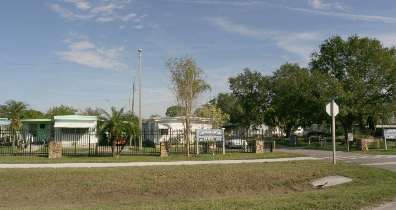 Riviera Harbor Mobile Home Park in St. Petersburg, FL - Building Photo