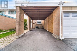 140 Ripley Ct in Oakville, ON - Building Photo - Building Photo