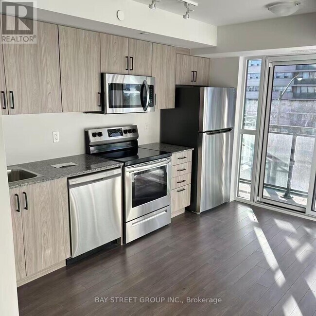 20 Meadowglen Pl in Toronto, ON - Building Photo - Building Photo